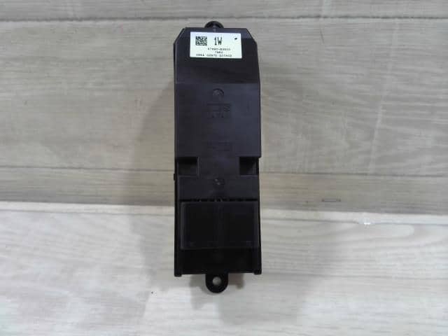 Power Window Switch SUZUKI Solio 2021 5AA-MA37S 3799083S01 — photo 2