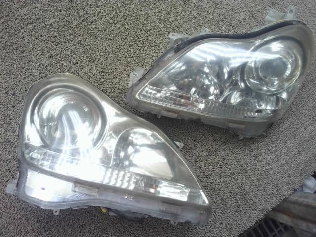 Right Headlight TOYOTA Crown Majesta 2004 DBA-UZS186 8111030B00 — photo 1