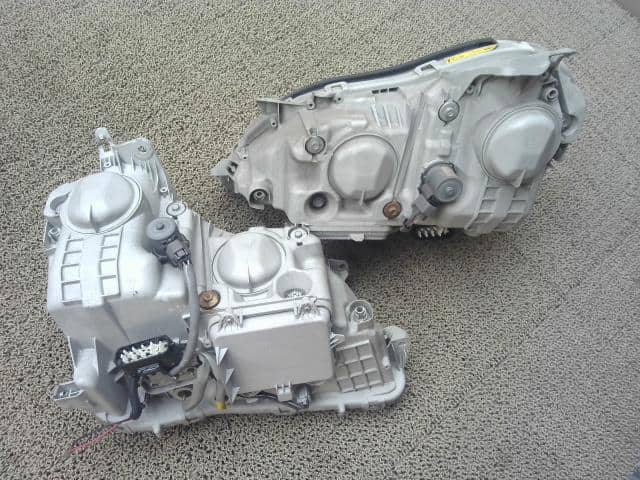 Right Headlight TOYOTA Crown Majesta 2004 DBA-UZS186 8111030B00 — photo 9