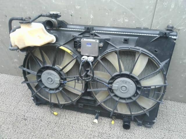 Radiator TOYOTA Crown Majesta 2004 DBA-UZS186 1640050320 — photo 4