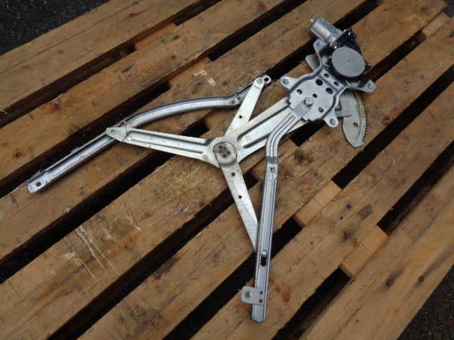 Front Left Door Regulator HINO Dutro 2008 BJG-XKU508M 6980237061 — photo 1