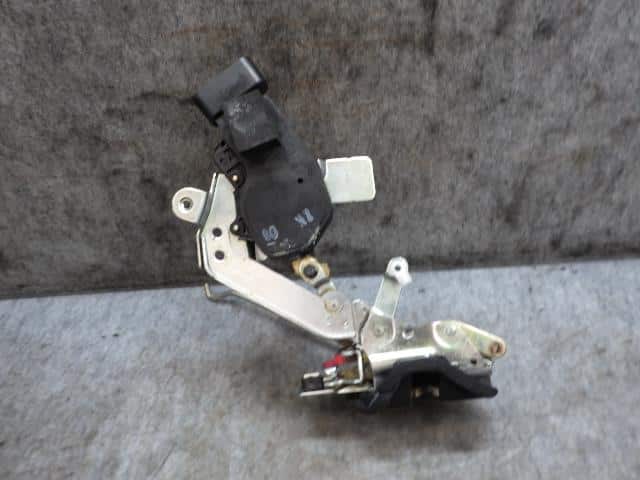 Front Right Door Lock Actuator SUZUKI Wagon R 2002 UA-MC22S 8220184F00 — photo 2