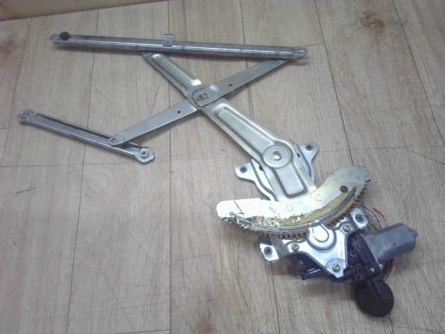 Front Right Door Regulator SUZUKI Swift 2005 DBA-ZC21S 8340163J40 — photo 2