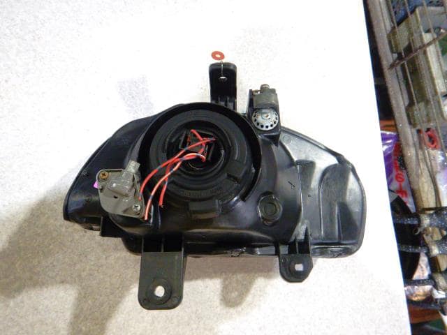 Left Headlight SUBARU Vivio 1998 E-KK4 84001KC010 — photo 2