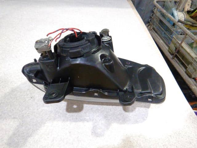 Left Headlight SUBARU Vivio 1998 E-KK4 84001KC010 — photo 3