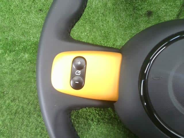 Steering Wheel Renault Twingo 2022 7BA-AHB4D1 — photo 3