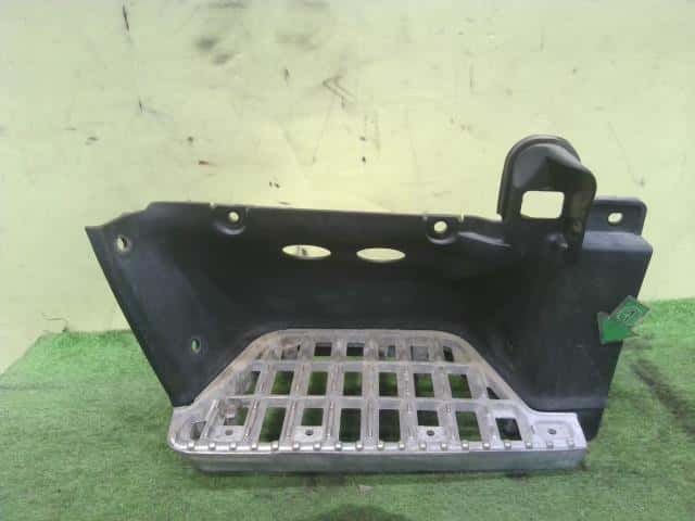 Right Side Step ISUZU ELF 2001 KK-NPR72GY 8978679680 — photo 1