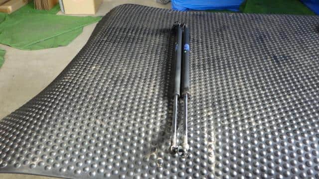 Tail Gate Damper MAZDA Scrum 2006 ABA-DG64W 1A0562S21 — photo 1