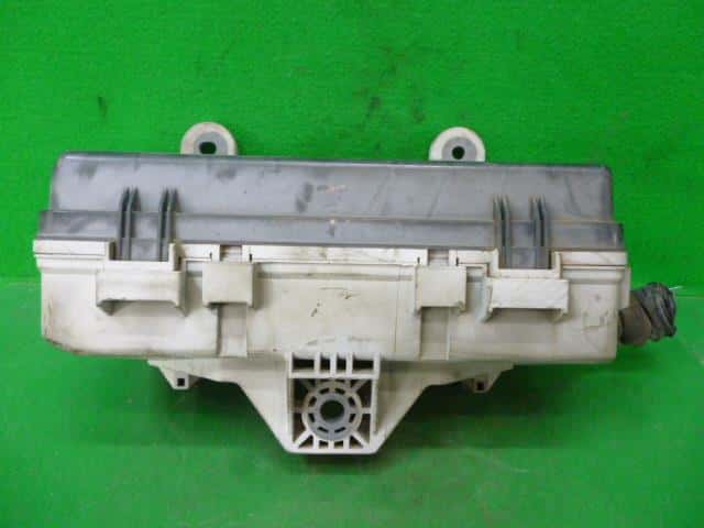 Fuse Box ISUZU ELF 2012 TKG-NHR85AN — photo 2