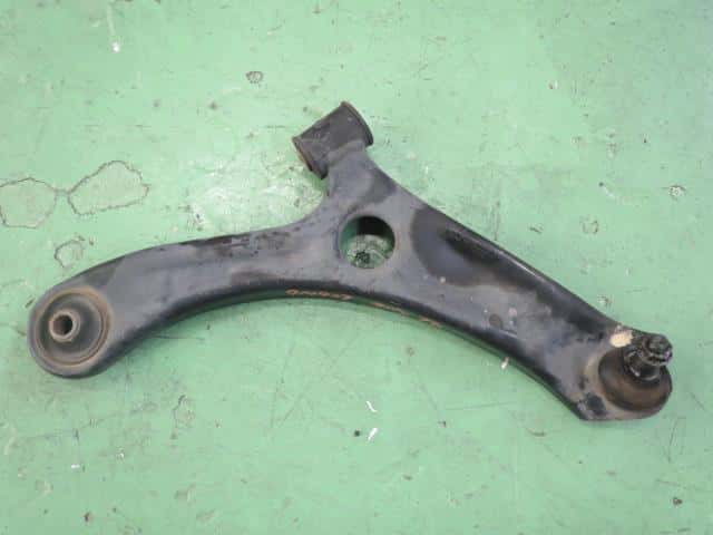 Front Right Lower Control Arm SUZUKI Lapin 2013 DBA-HE22S 4520185K10 — photo 1