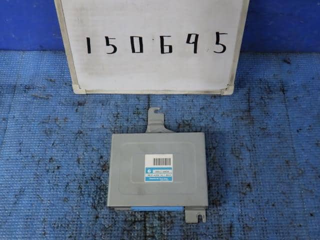 Engine Control Unit SUBARU Sambar 1998 V-KV4 22611KA654 — photo 1