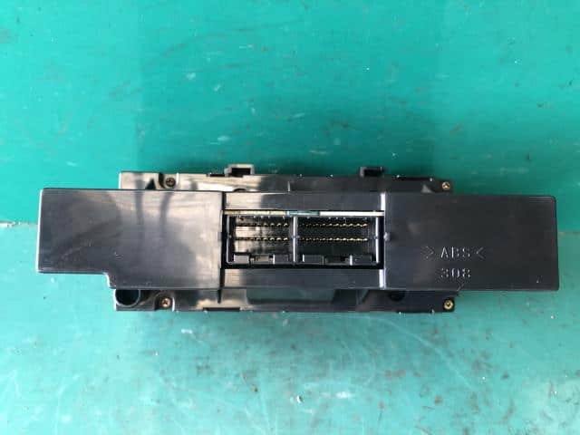 A/C Control Panel SUBARU Legacy 1999 GF-BE5 72311AE100 — photo 2