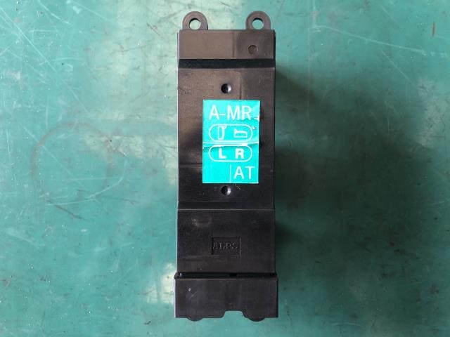 Power Window Switch SUBARU Legacy 1999 GF-BE5 83071AE000 — photo 2