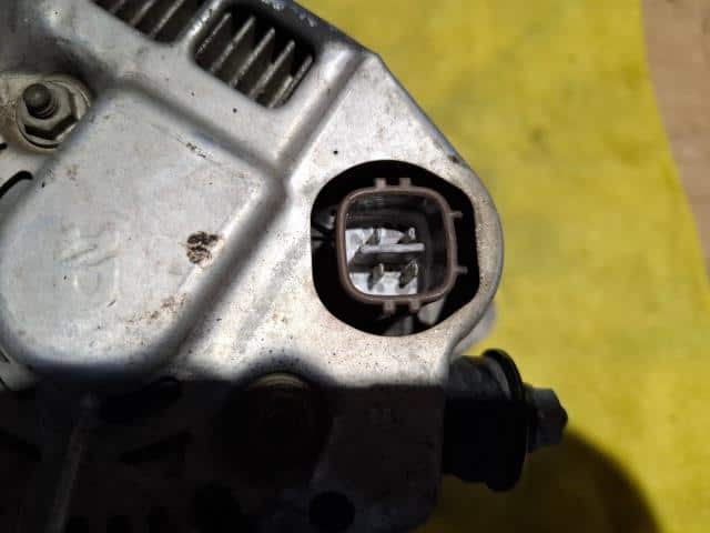 Alternator SUZUKI Swift 2009 DBA-ZD11S 3140080J00 — photo 4