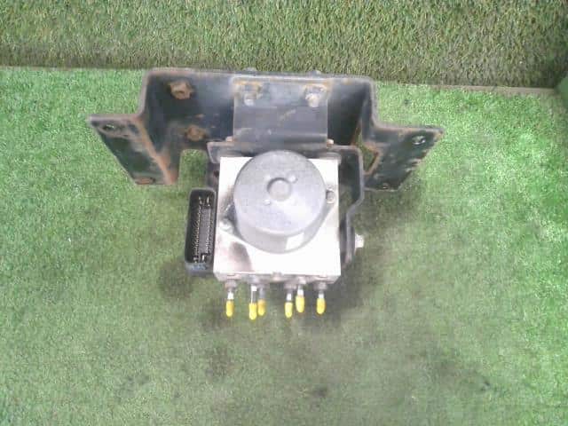 ABS Actuator Mitsubishi Fuso Canter 2012 TPG-FBA00 MK585522 — photo 1