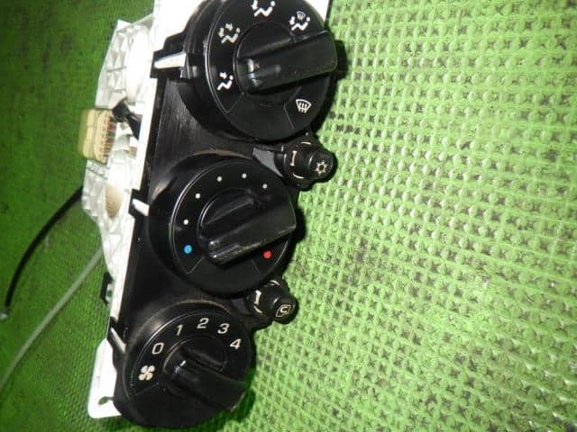 A/C Control Panel Mitsubishi Fuso Fighter Mignon 2010 SKG-FK72FY MK582776 — photo 2