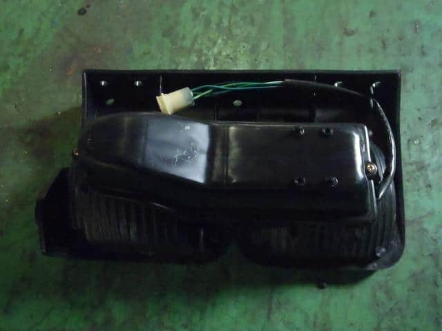 Right Tail Light Mitsubishi Fuso Fighter Mignon 1982 MC841783 — photo 2