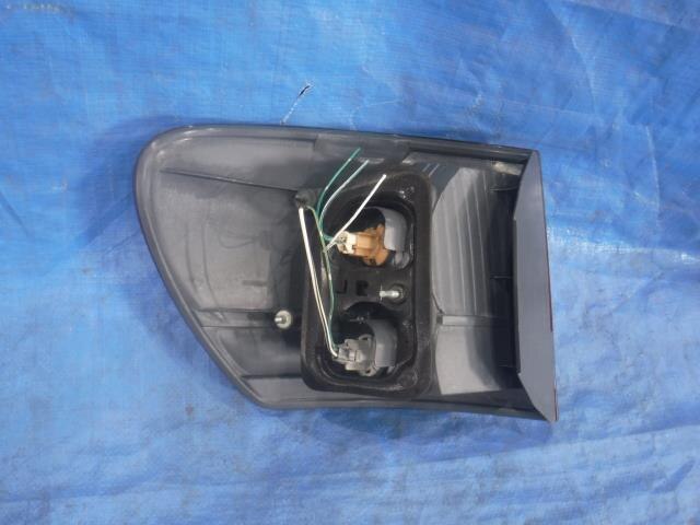 Right Tail Light TOYOTA Ipsum 2003 TA-ACM21 — photo 3