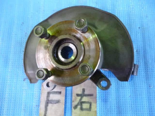 Front Right Knuckle Hub Assembly SUZUKI Alto 2002 LA-HA23S 4511076810 — photo 1