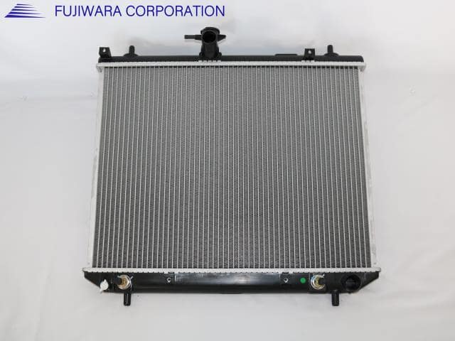 Radiator TOYOTA Cami 2000 GF-J102E — photo 1