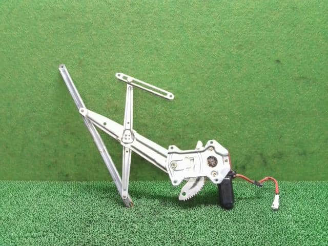 Front Left Door Regulator SUZUKI Alto 1996 E-HA11S 8340253E10 — photo 1