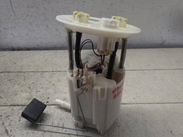 Fuel Pump TOYOTA Crown 2005 DBA-GRS182 7702030130 — photo 1