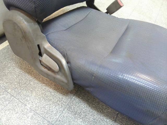 Driver's Seat Mitsubishi Fuso Canter 2007 PDG-FE70B MK566570 — photo 4