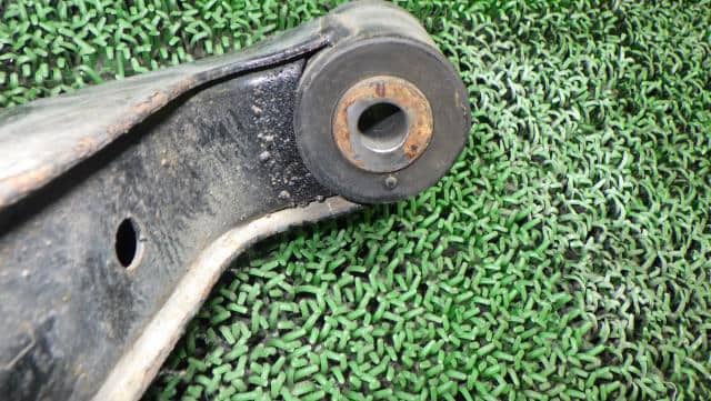 Front Left Lower Control Arm SUBARU Sambar 1996 V-KS4 — photo 3