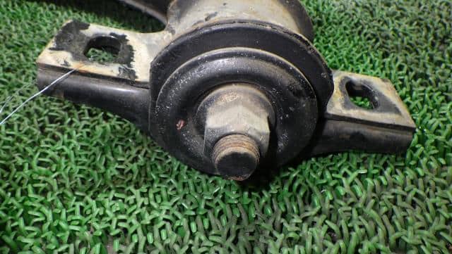 Front Left Lower Control Arm SUBARU Sambar 1996 V-KS4 — photo 2