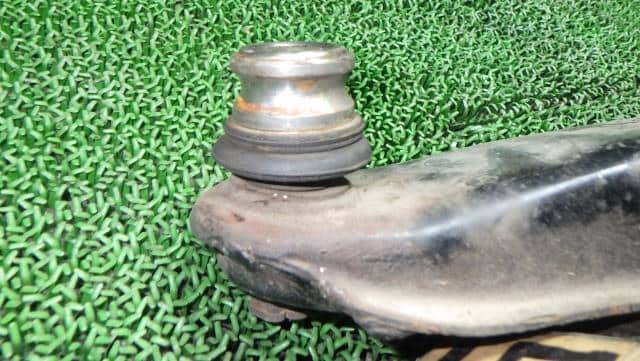 Front Left Lower Control Arm SUBARU Sambar 1996 V-KS4 — photo 4