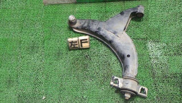 Front Left Lower Control Arm SUBARU Sambar 1996 V-KS4 — photo 1