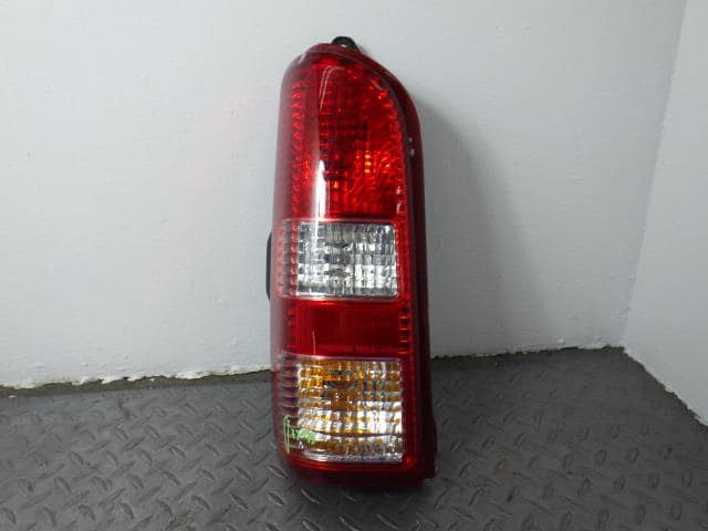 Left Tail Light SUZUKI Every 2004 GH-DA62W 3567063H00 — photo 1