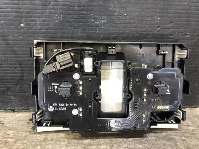 Dome Light VOLKSWAGEN Golf 2016 DBA-AUCJZ 5TA947105A — photo 2