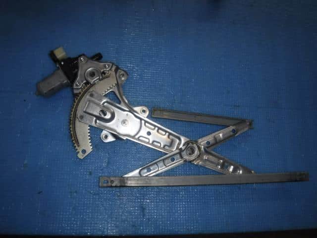 Front Right Door Regulator SUZUKI Alto 2013 DBA-HA35S 8340164L13 — photo 1