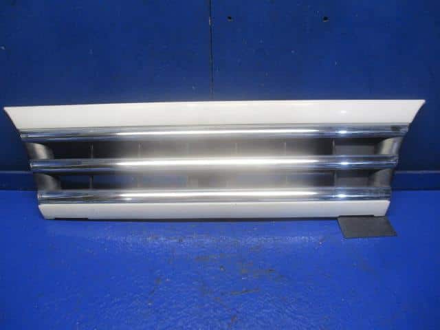 Radiator Grille ISUZU ELF 2001 KK-NKR66EA — photo 1
