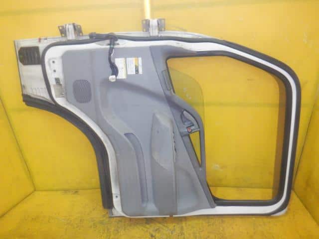 Front Right Door Assembly Mitsubishi Fuso Canter 2003 KK-FE73EB — photo 2
