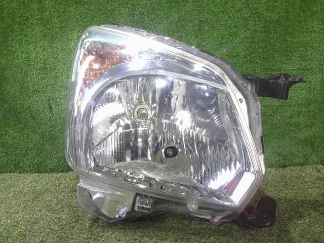 Right Headlight SUZUKI Spacia 2016 DAA-MK42S — photo 1