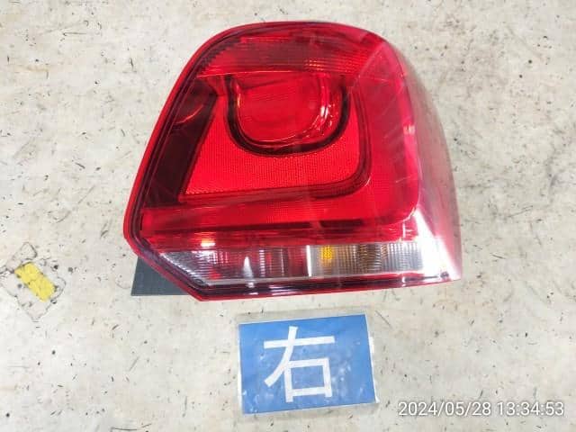Right Tail Light VOLKSWAGEN Polo 2010 DBA-6RCBZ 6R0945258 — photo 1