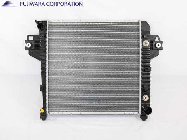 Radiator CHRYSLER Jeep cherokee 2001 GF-KJ37 52080118AC — photo 1
