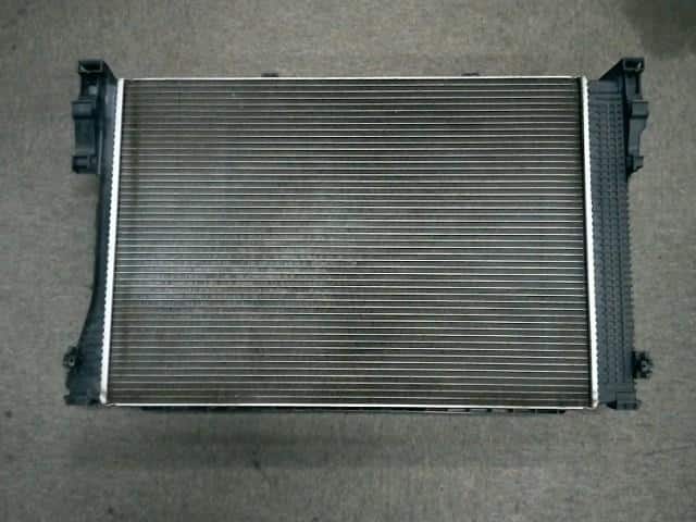 Radiator MERCEDES-BENZ Benz c class 2008 DBA-204052 A2045004303 — photo 1