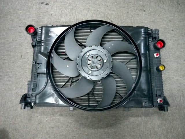 Radiator MERCEDES-BENZ Benz c class 2008 DBA-204052 A2045004303 — photo 2