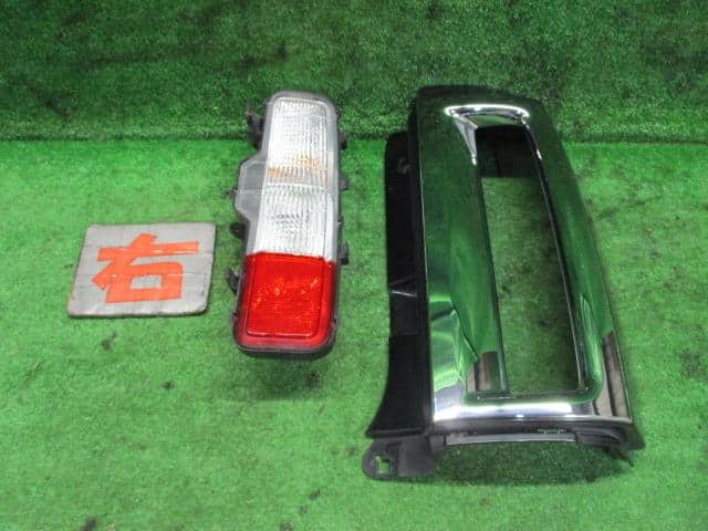 Right Tail Light NISSAN Elgrand 2003 UA-NE51 — photo 1