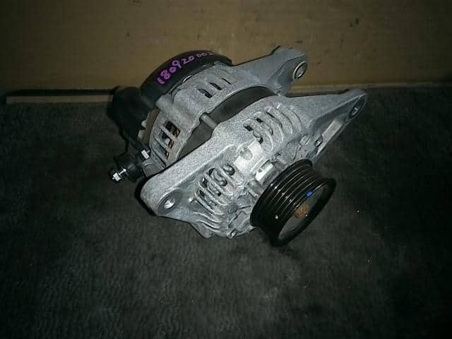 Alternator SUZUKI Swift 2018 DBA-ZC83S 3140081P00 — photo 1