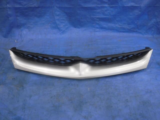 Radiator Grille TOYOTA Estima 2001 ZA-AHR10 — photo 1