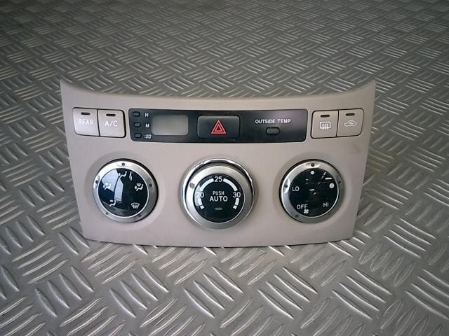 A/C Control Panel TOYOTA Noah 2002 TA-AZR60 — photo 1