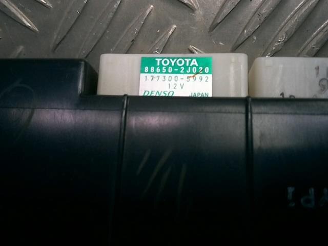 A/C Control Panel TOYOTA Noah 2002 TA-AZR60 — photo 3