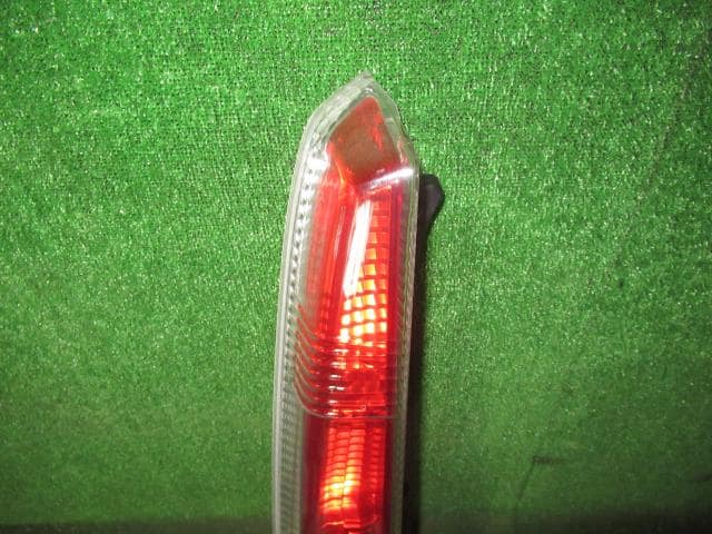 Left Tail Light DAIHATSU Move 2004 LA-L160S 81560B2020 — photo 3