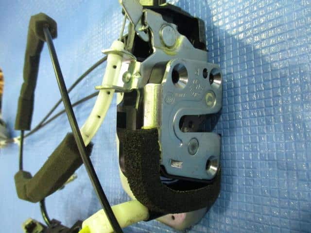 Door Lock Solenoid NISSAN Cube 2010 DBA-Z12 — photo 4
