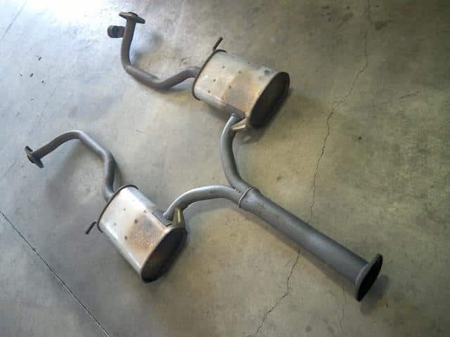 Exhaust Center Muffler TOYOTA Crown Majesta 1999 GF-JZS155 1742046240 — photo 2