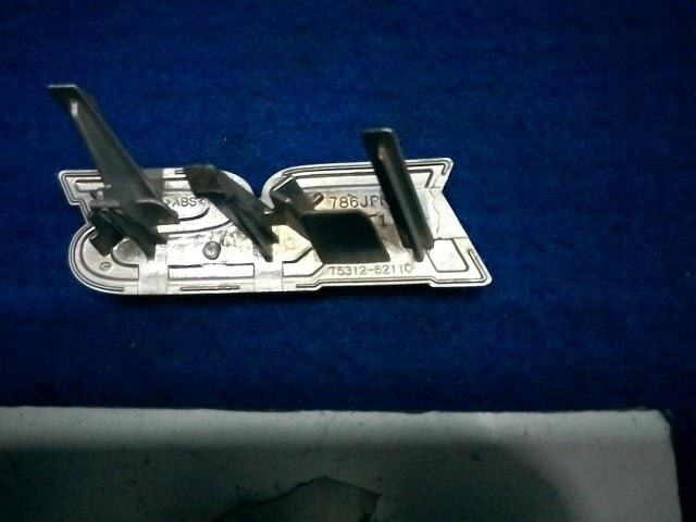 Emblem TOYOTA Vitz 2010 DBA-SCP90 — photo 2